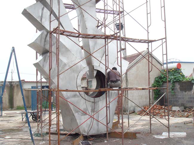 不锈钢抽象雕塑(大展)制作过程1